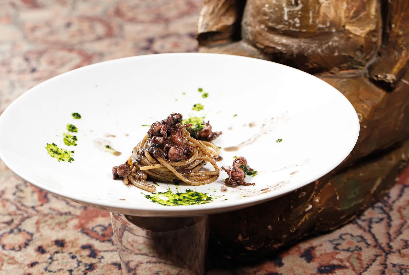 Spaghetti agli zotoli con burro affumicato ed estratto di erbe
