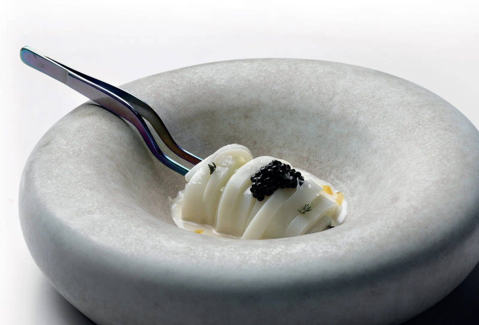 Tagliolino di bianco d’uovo, il suo rosso, crema di parmigiano, caviale di tartufo nero