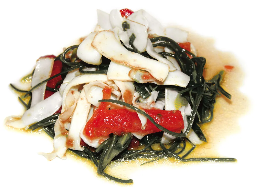 Insalata di lischi, seppia arrostita all'aglio da taglio e pomodori confit