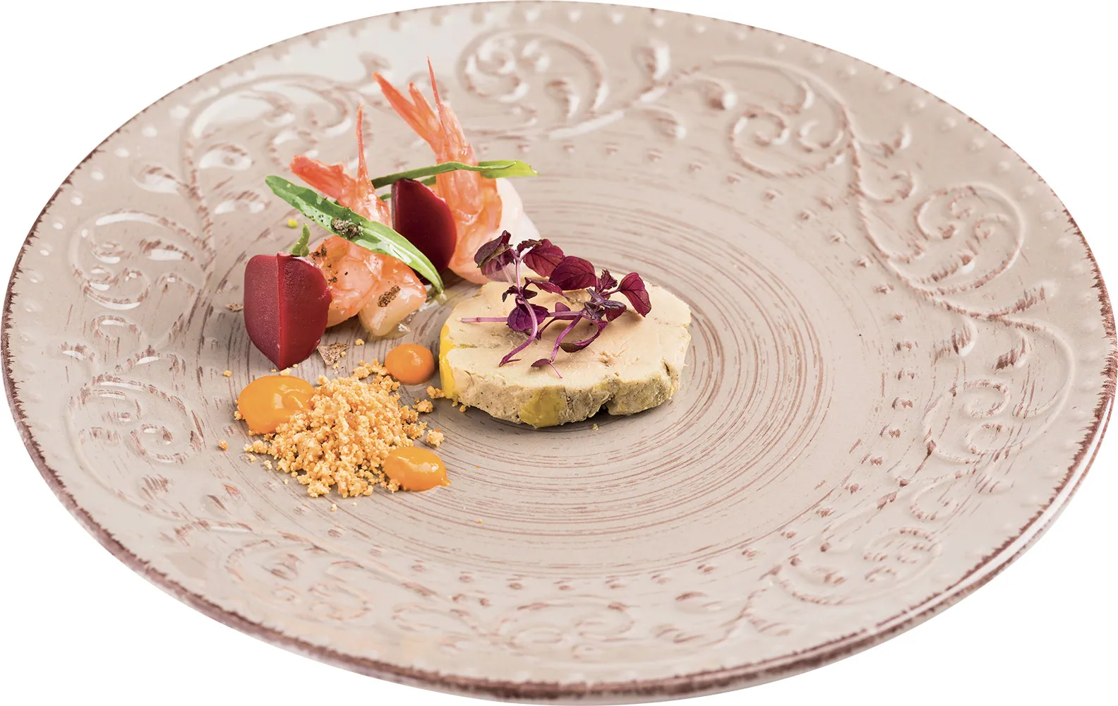 Terrina di foie gras con gel al mango, crudo di gamberi rossi e granella di nocciole