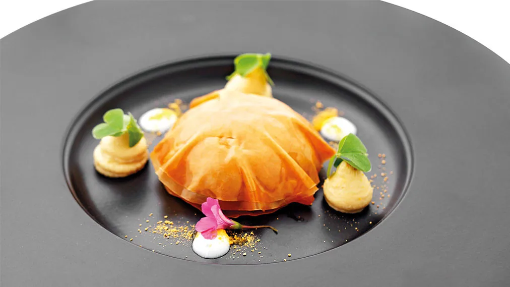 Cupola ripiena di zucca, scalogno e mandorle, hummus di ceci e acetosella