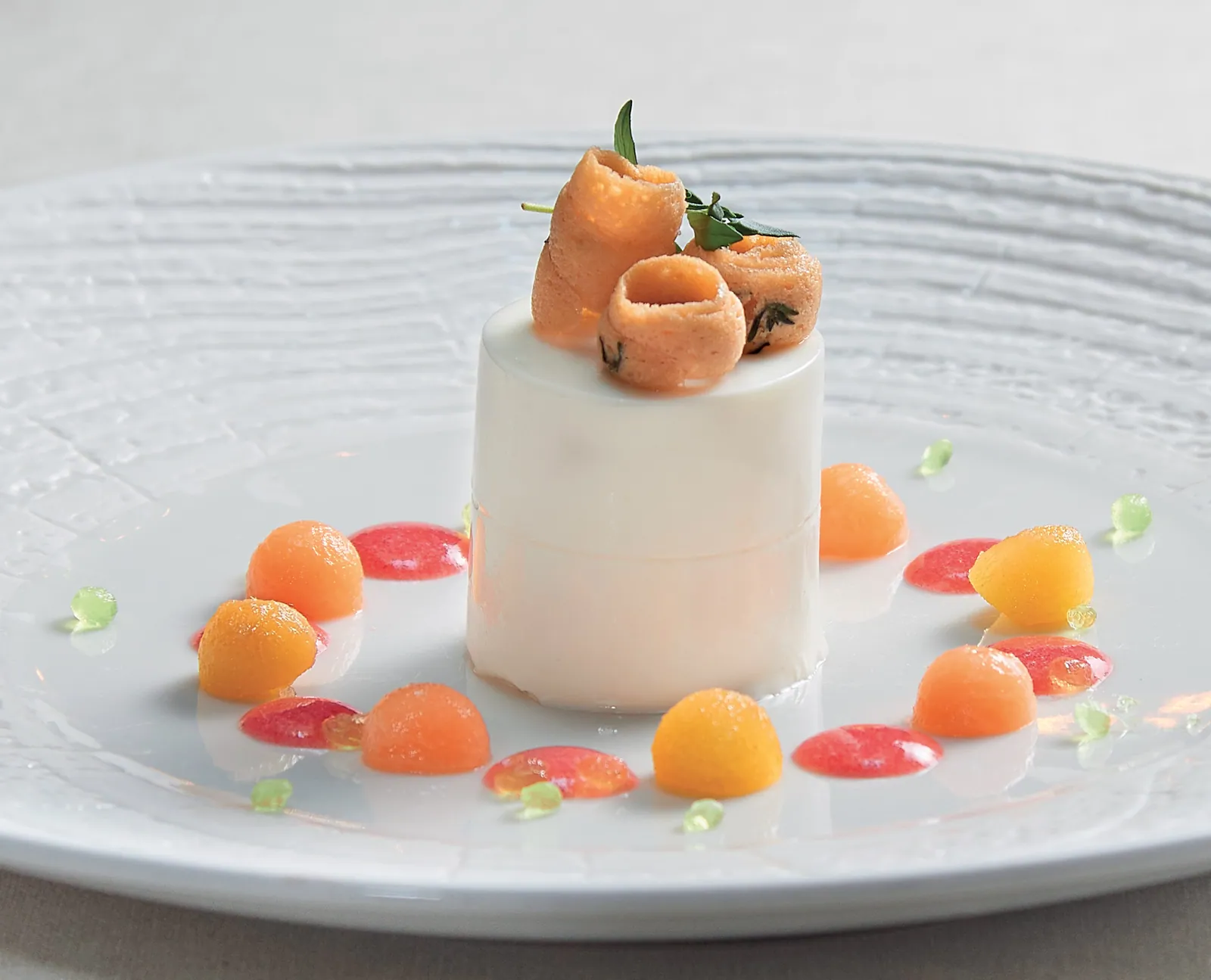 Panna cotta al lemongrass salsa di papaia e lingue al timo