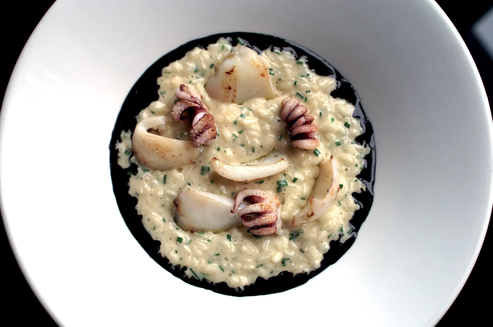 Risotto bianco e nero di seppia