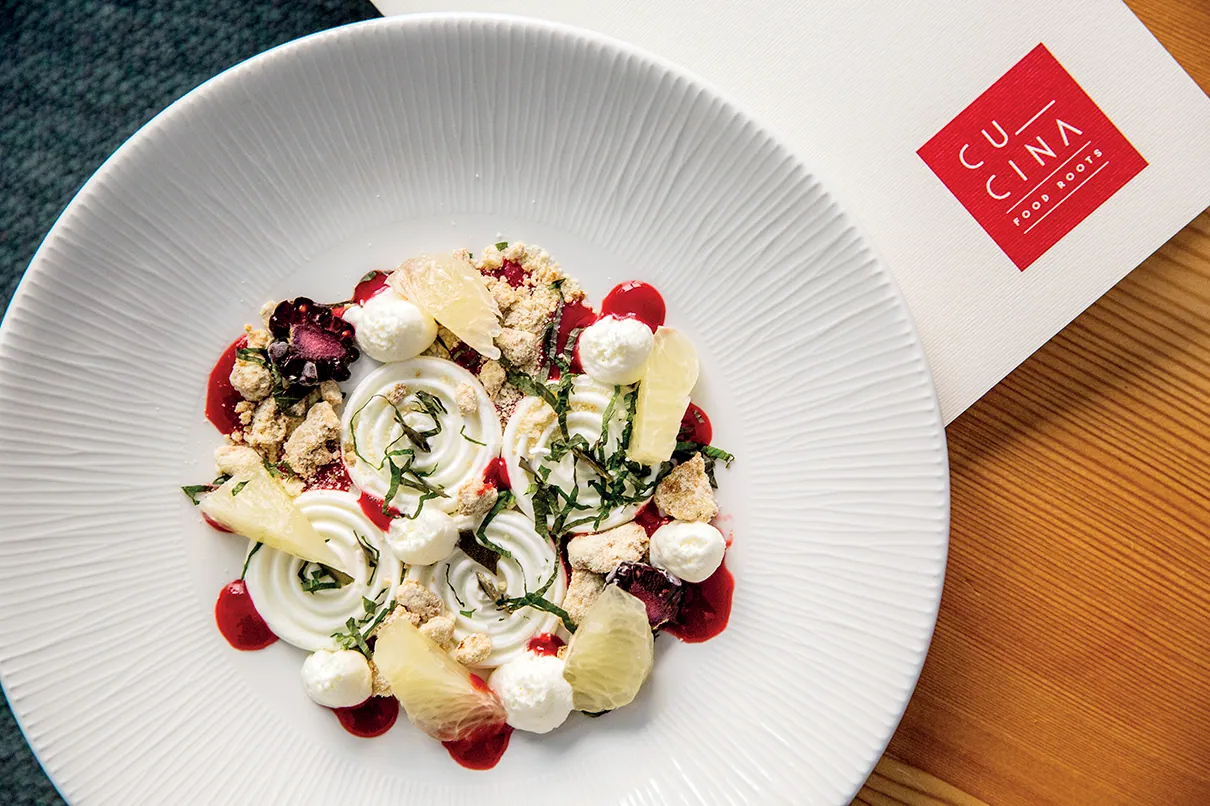 Yo-yo, semifreddo allo yogurt, crumble allo shiso, pomelo, alghe caramellate